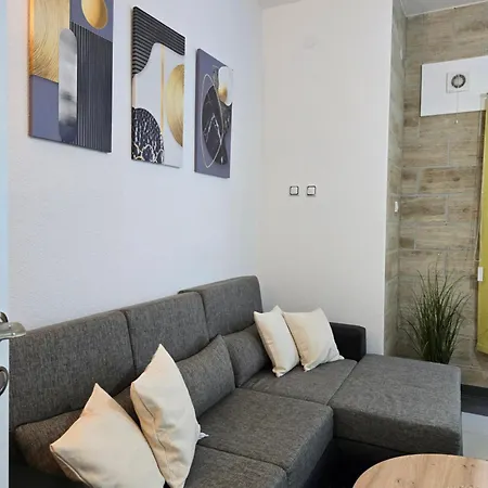 Riverstone Retreat * 야이체