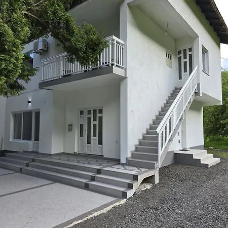 Riverstone Retreat Apartmán *